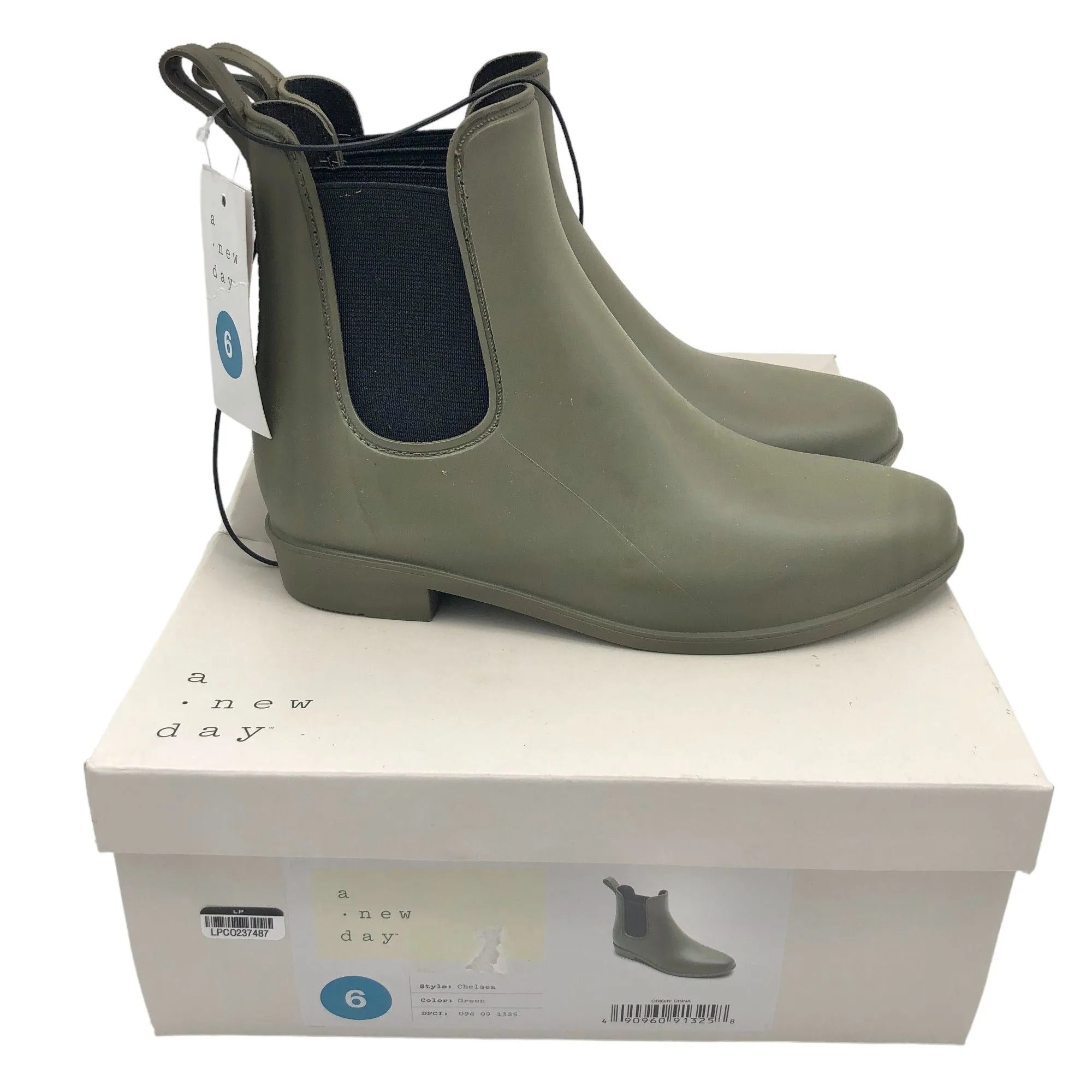 A New Day Chelsea Rain Boots Green Womens 6 Waterproof NEW IN BOX