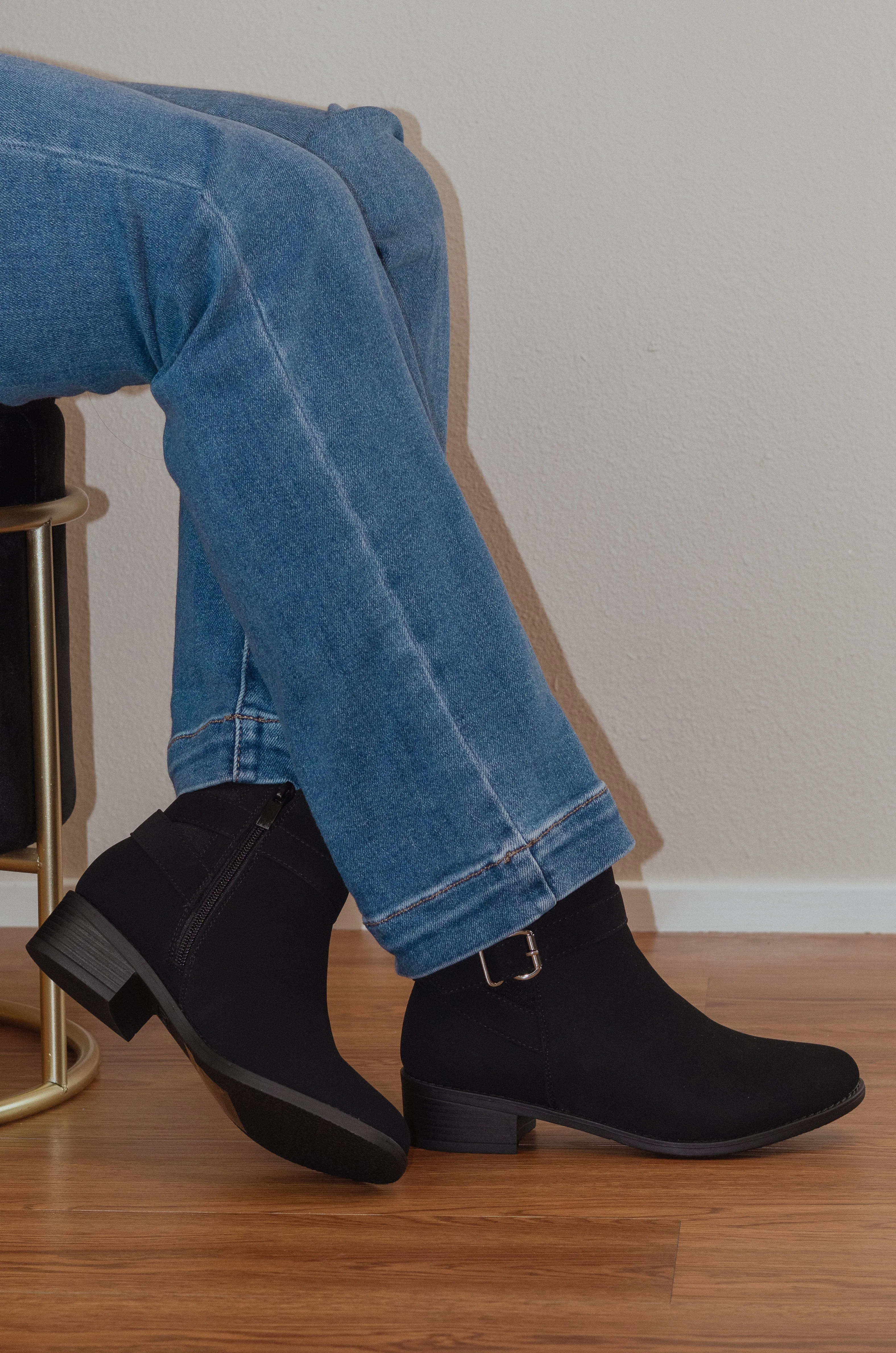 Alana - Low Heel Chelsea Boots, Chunky Sole & Elastic Gore, Perfect for Casual or Dressy Winter Looks