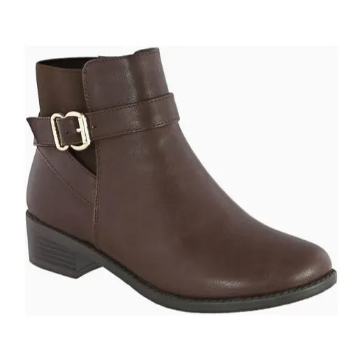 Alana - Low Heel Chelsea Boots, Chunky Sole & Elastic Gore, Perfect for Casual or Dressy Winter Looks
