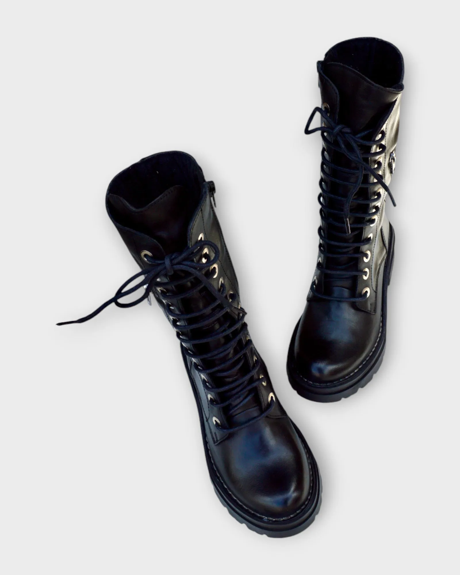 Chacal 6086 Size 39 only