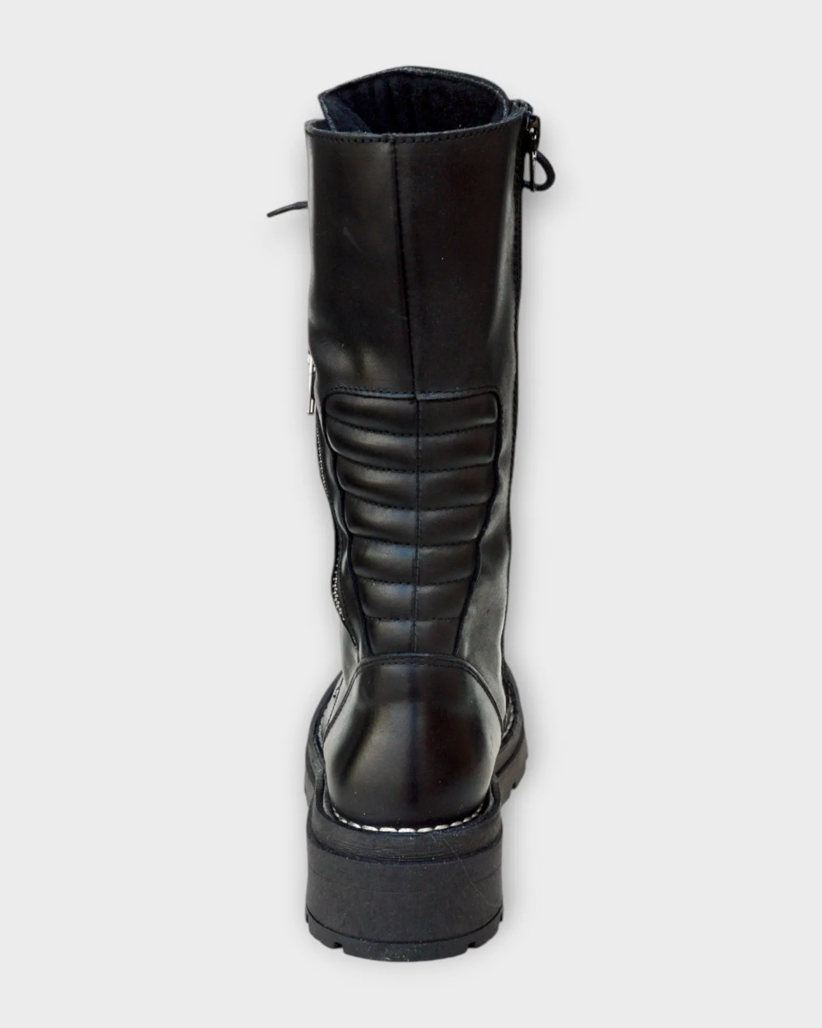 Chacal 6086 Size 39 only