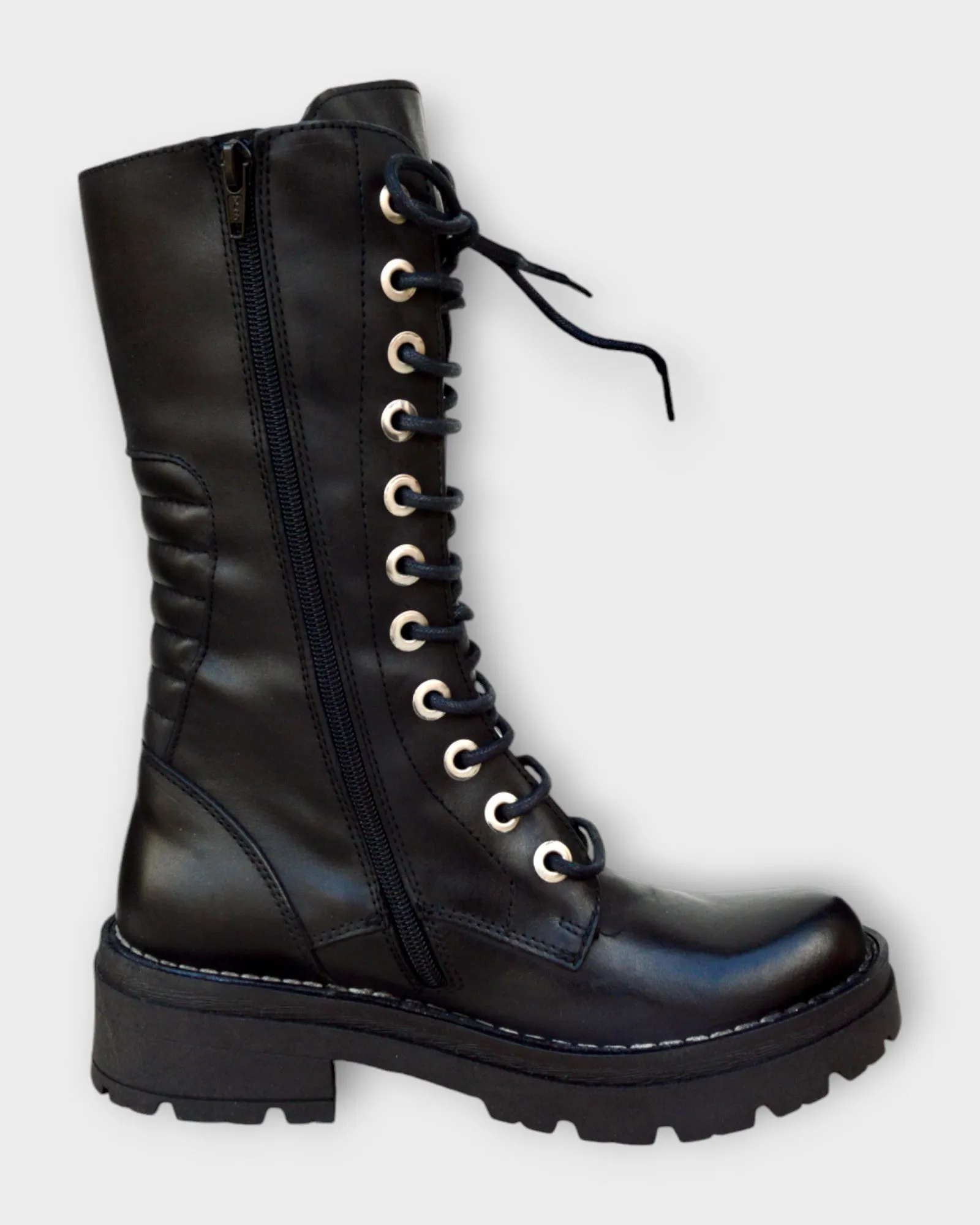 Chacal 6086 Size 39 only