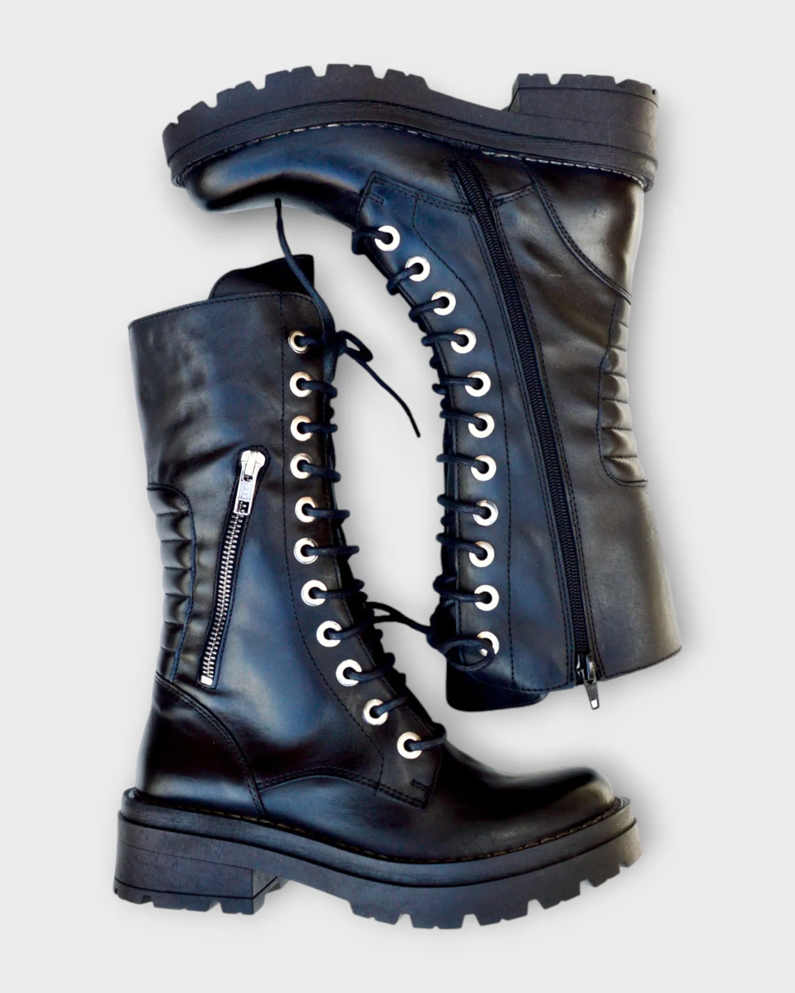 Chacal 6086 Size 39 only