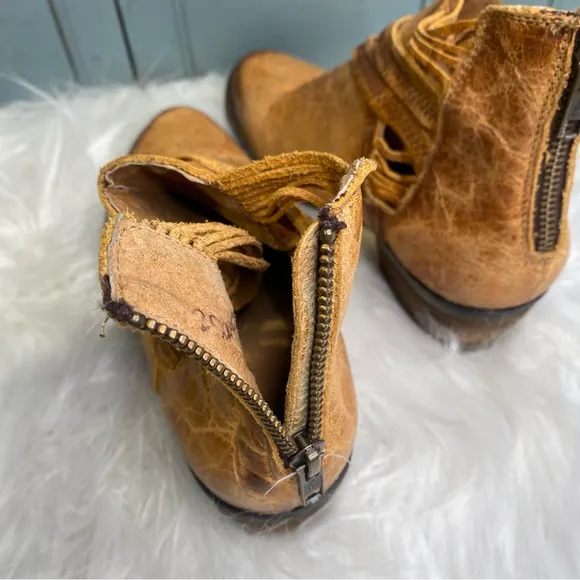 Circle G Worn Distressed Leather Ankle Boots Made in Mexico Size 7