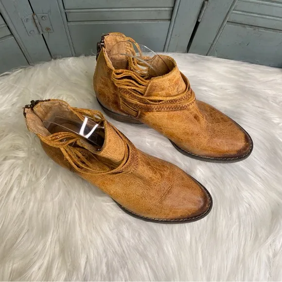 Circle G Worn Distressed Leather Ankle Boots Made in Mexico Size 7