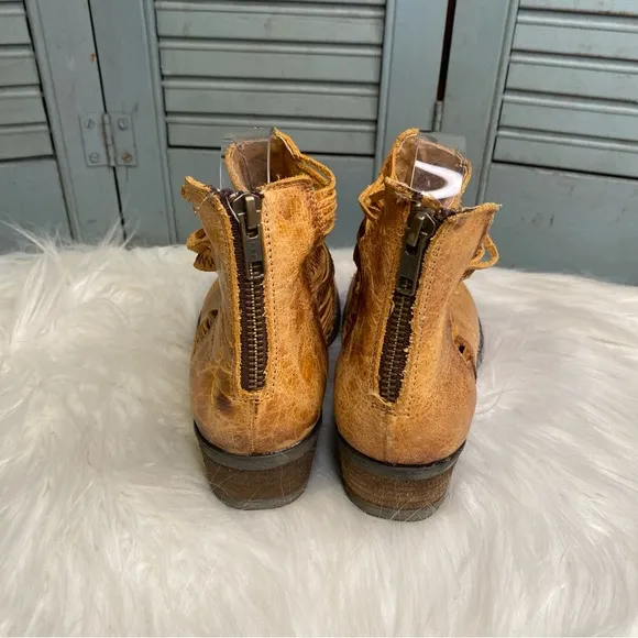 Circle G Worn Distressed Leather Ankle Boots Made in Mexico Size 7
