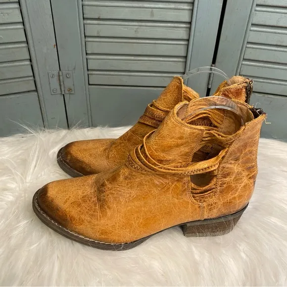 Circle G Worn Distressed Leather Ankle Boots Made in Mexico Size 7