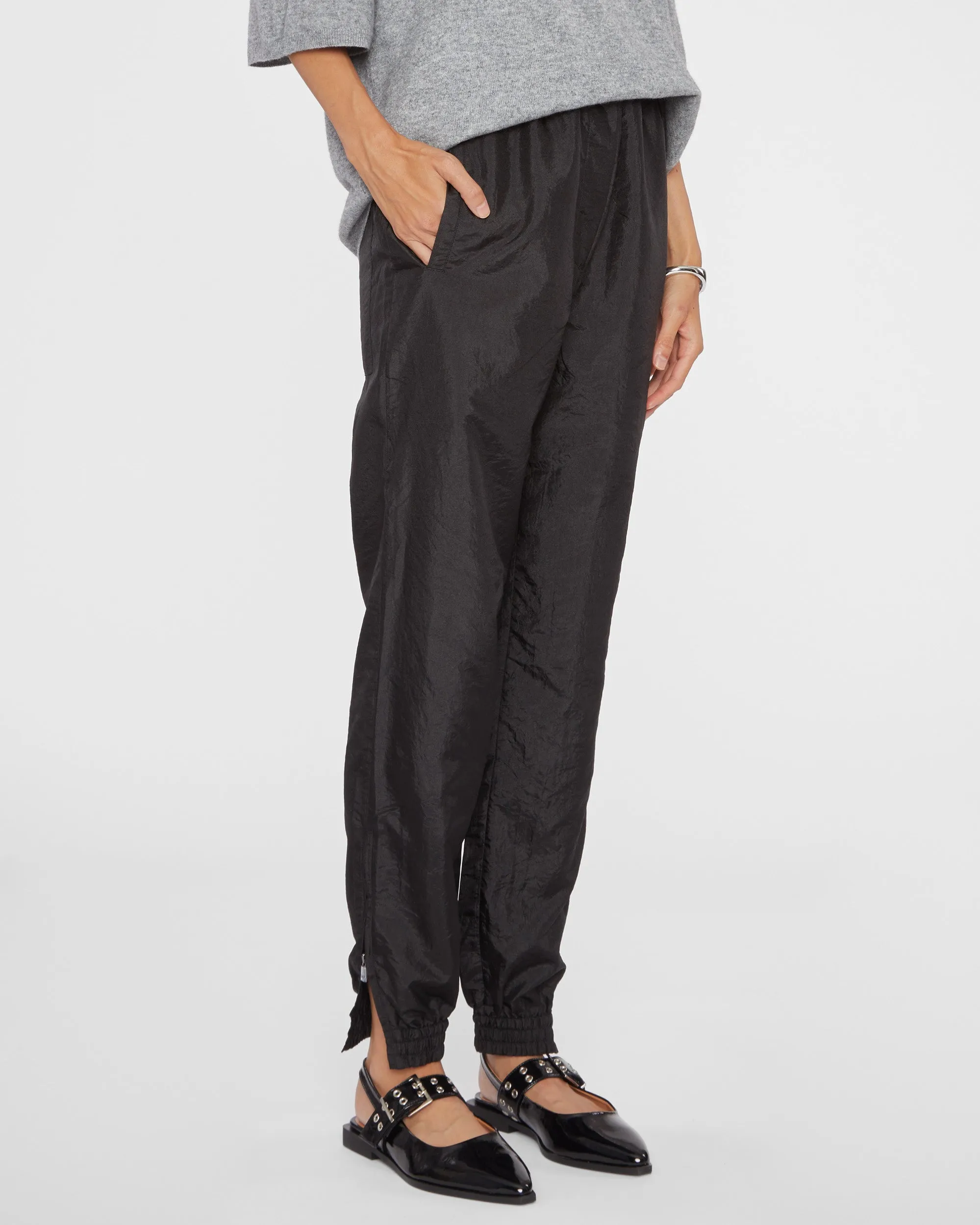 Crispy Nylon Kat Jogger