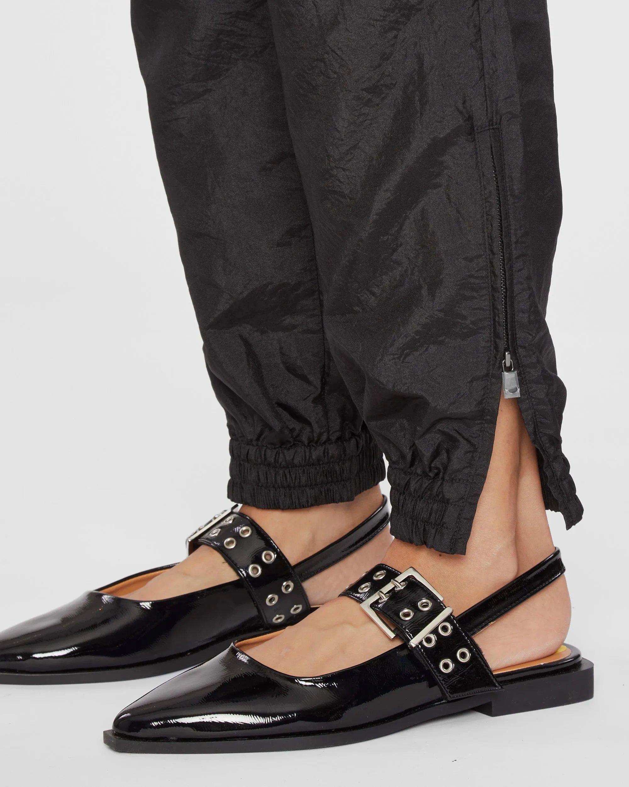 Crispy Nylon Kat Jogger