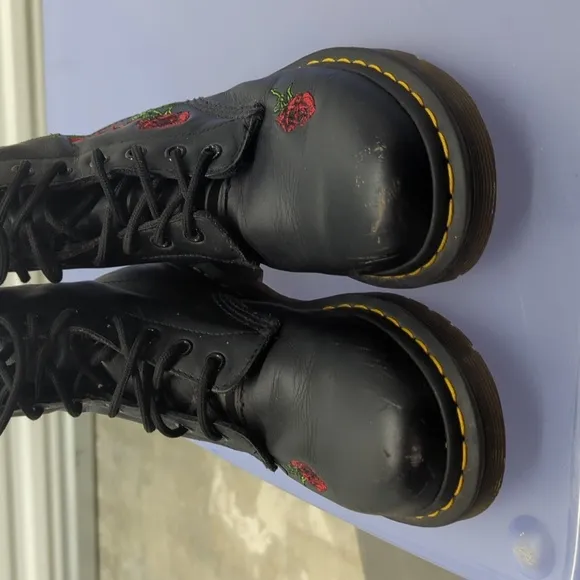 Dr. Martens Vonda Embroidered Rose Combat Boots Lace Up 8-eye Black Leather Sz.7