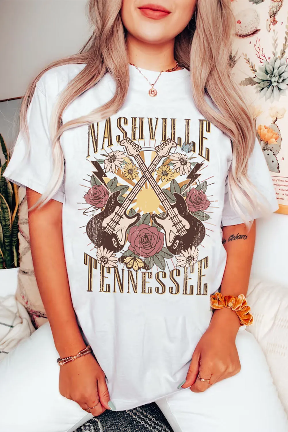 HONEY Bunny Graphic Cuffed Sleeves T-shirt