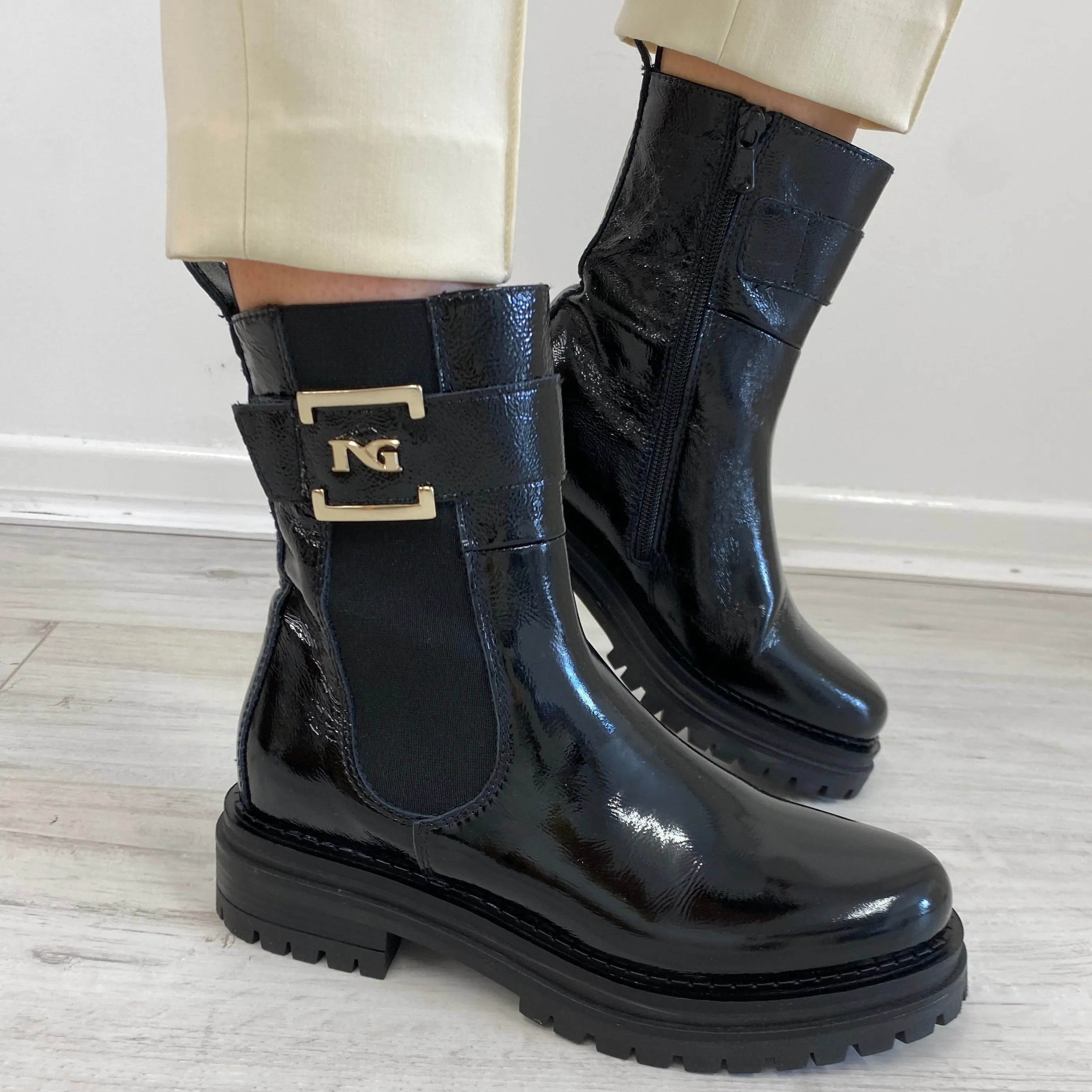 NeroGiardini Black Leather Gold Logo Boots