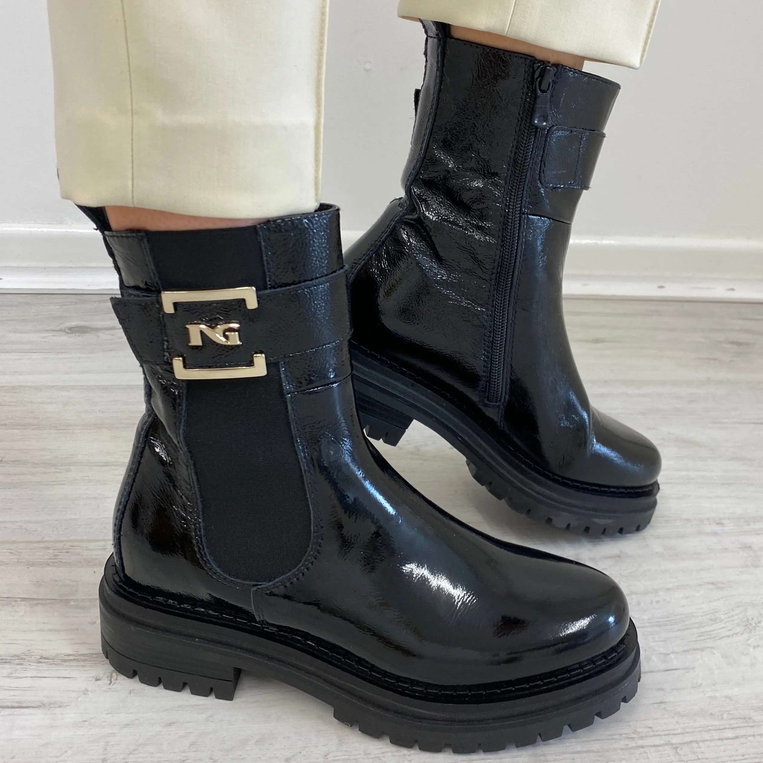 NeroGiardini Black Leather Gold Logo Boots