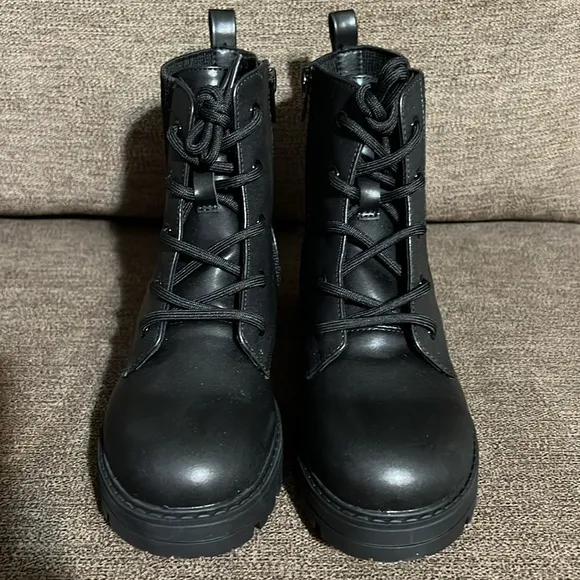New I.N.C. International Concepts Girls Kylee Combat Boots Size 2 in Black