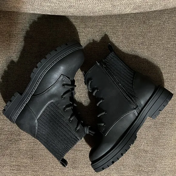 New I.N.C. International Concepts Girls Kylee Combat Boots Size 2 in Black