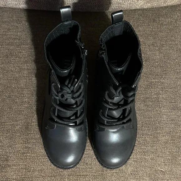 New I.N.C. International Concepts Girls Kylee Combat Boots Size 2 in Black