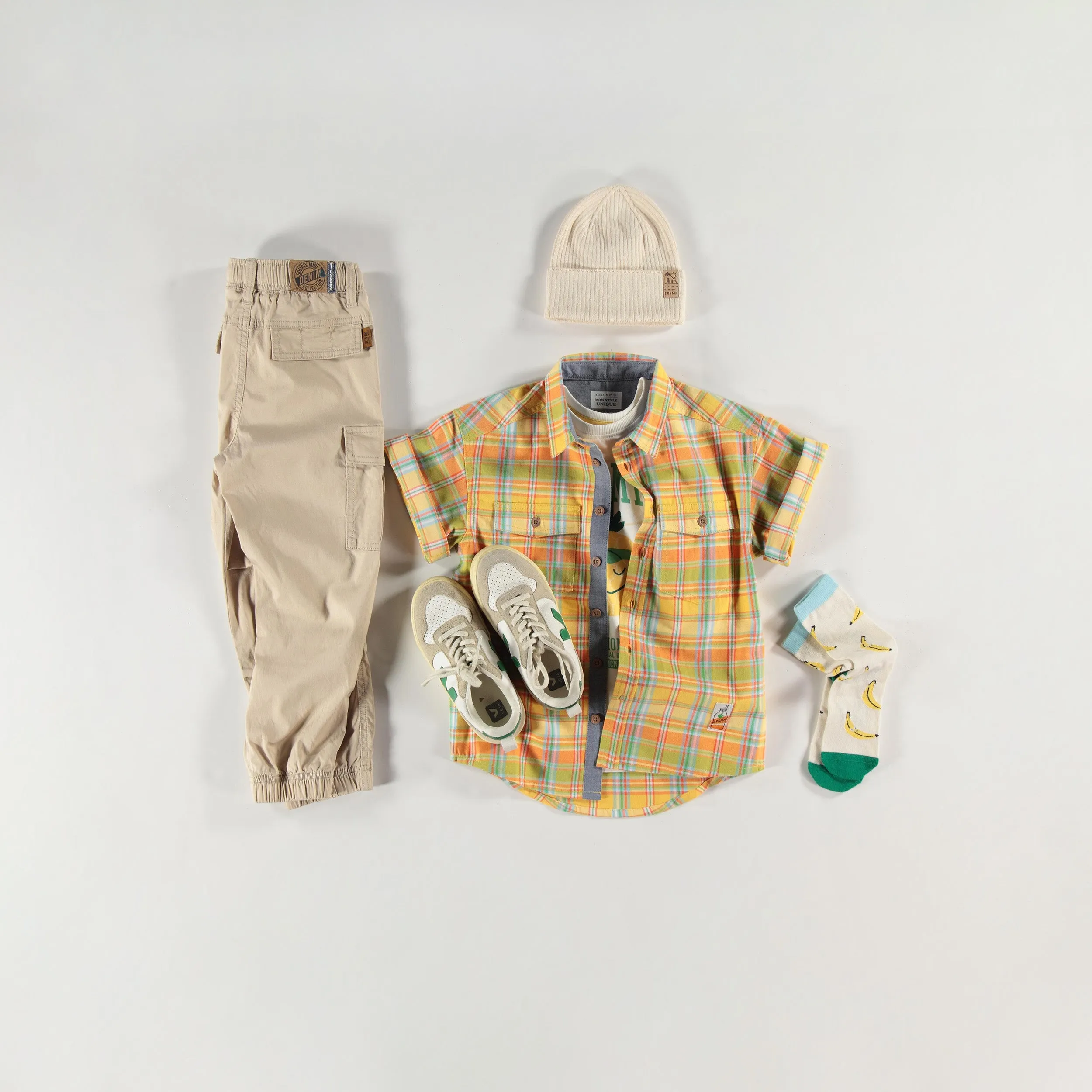 Pantalon beige avec poches cargo, enfant || Beige pants with cargo pockets, child