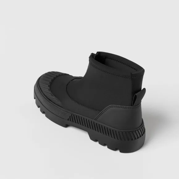 ✨SALE✨ ZARA KIDS/ TREADED ZIPPERED ANKLE BOOTS ✨SALE✨