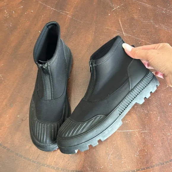 ✨SALE✨ ZARA KIDS/ TREADED ZIPPERED ANKLE BOOTS ✨SALE✨