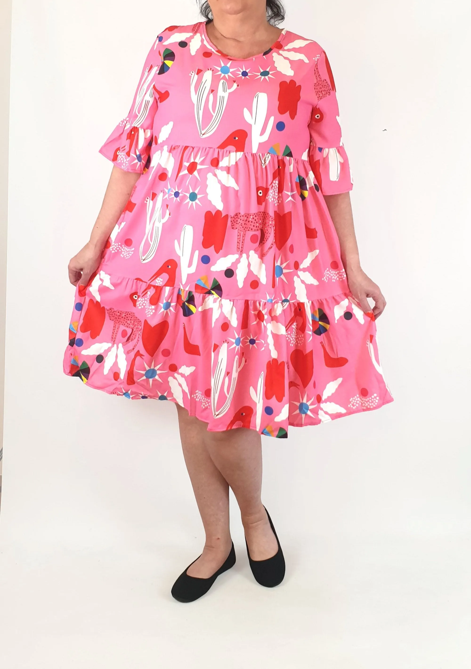 Stunning pink half sleeve dress with unique print, fits size 16-18