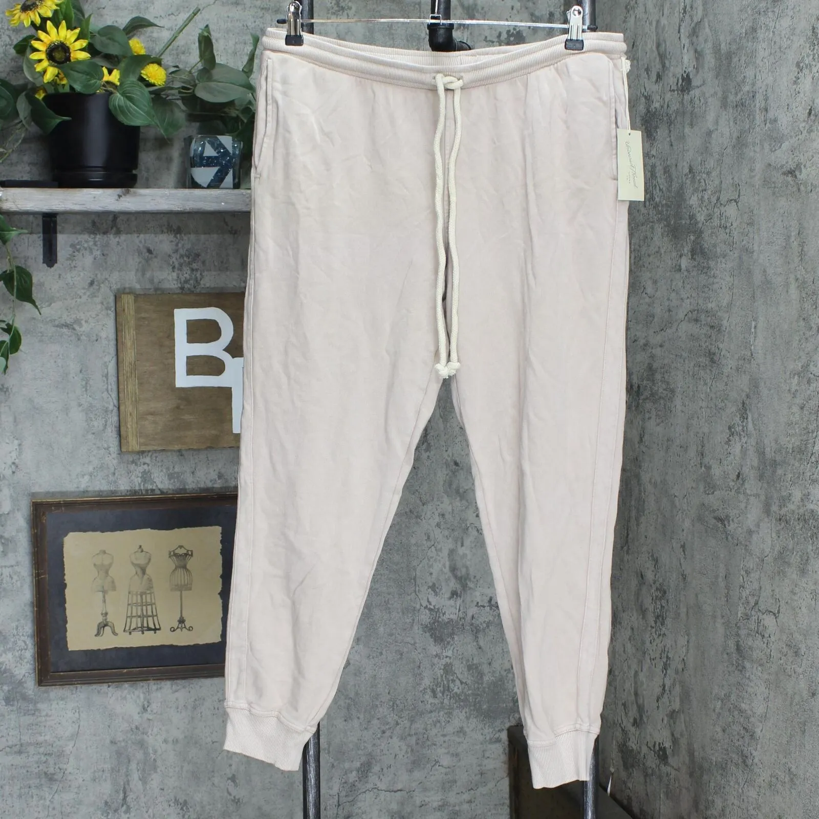 Universal Thread Women's Mid-Rise Jogger Pants 562706