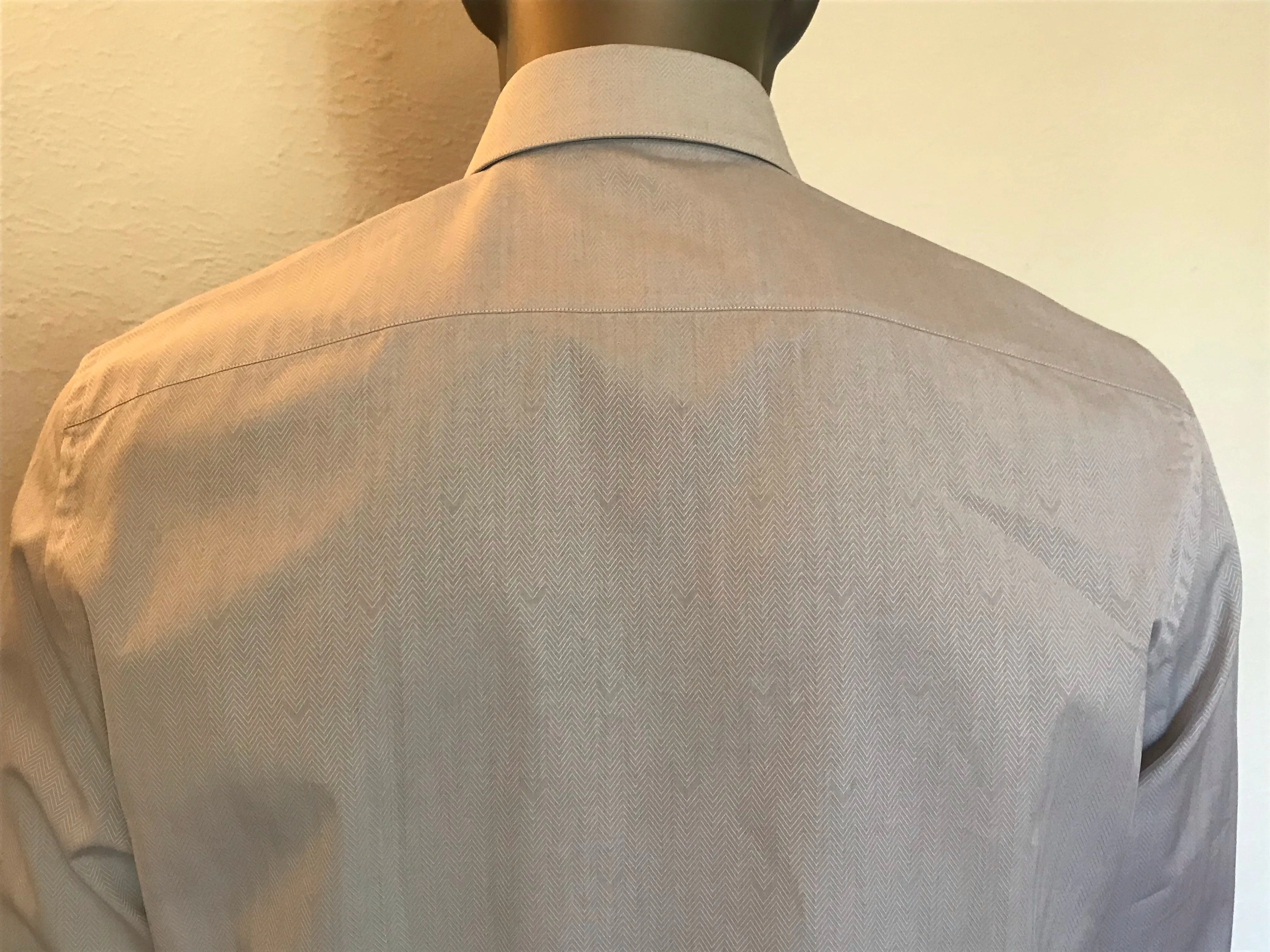 V Motif Dress Shirt