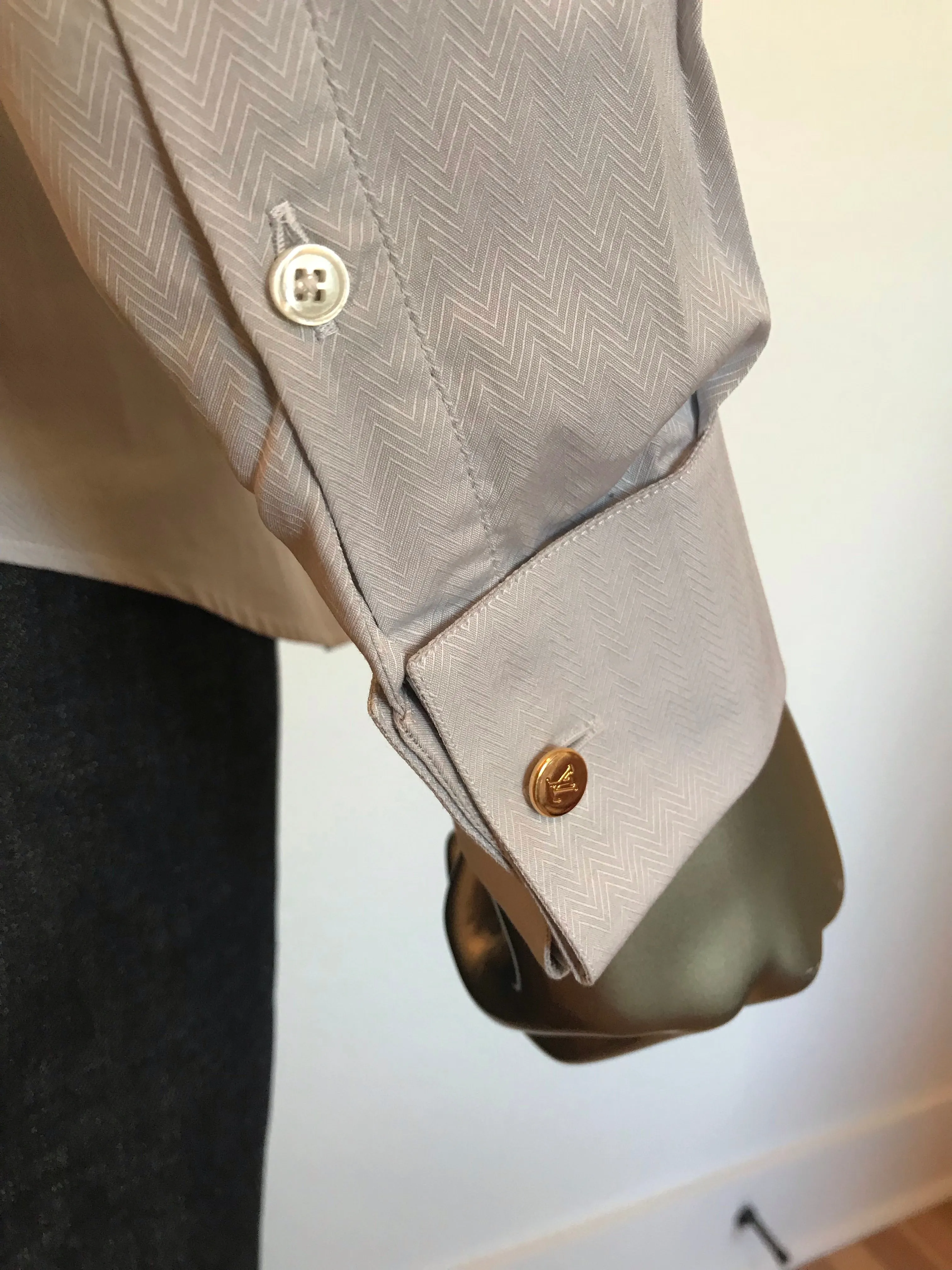V Motif Dress Shirt