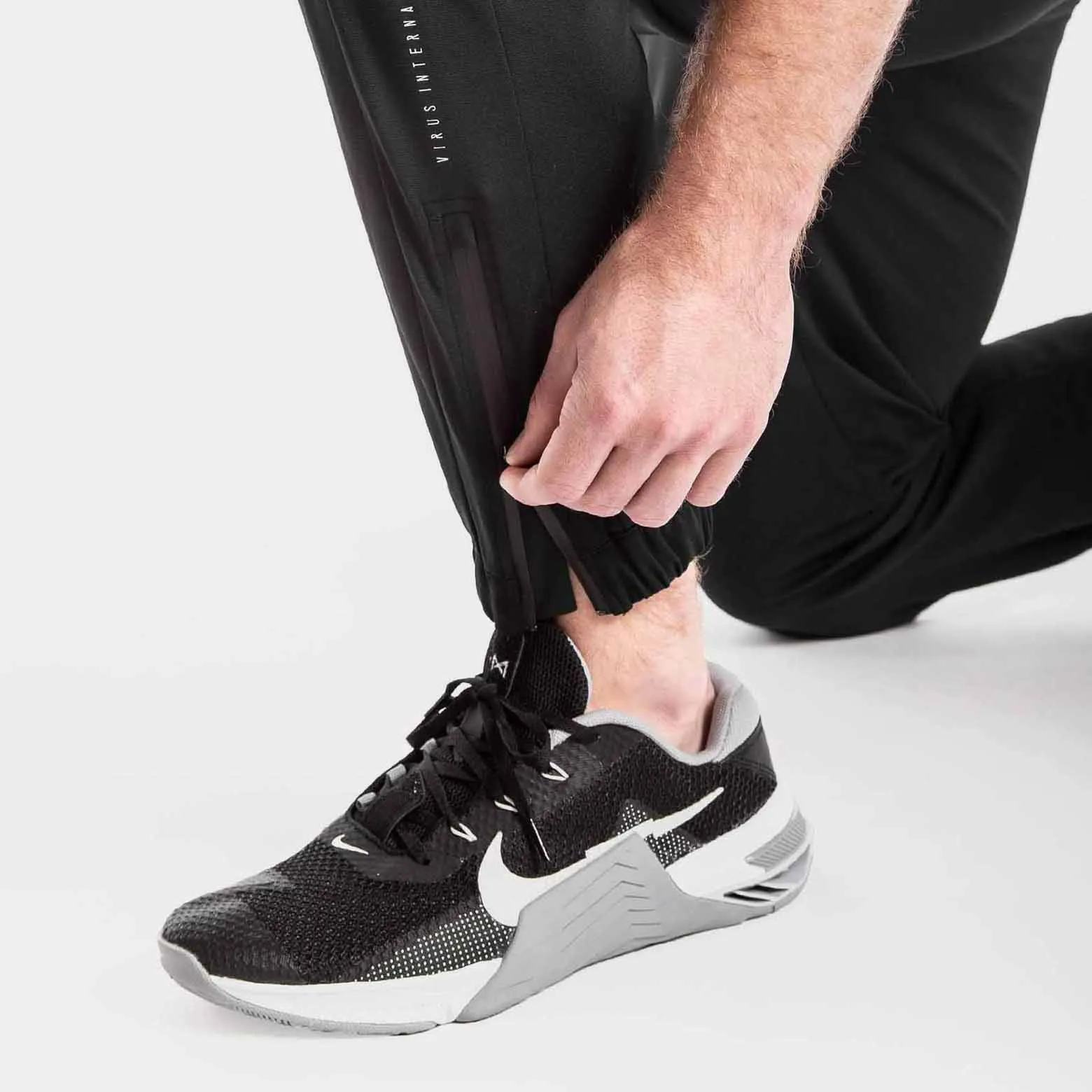 VIRUS - Zero Joggers