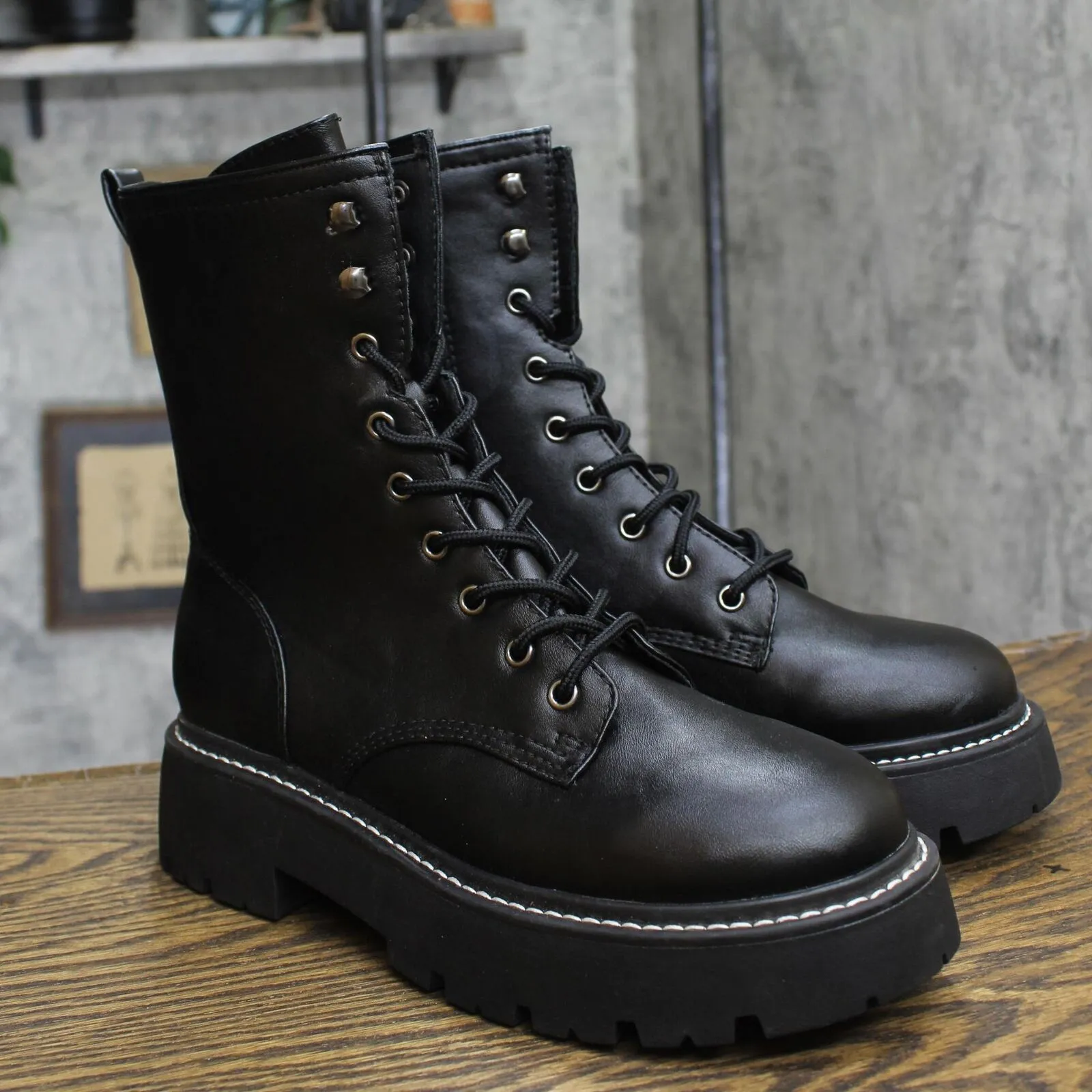 Wild Fable Womens Logan Lug Combat Boots with Memory Foam Insole Black 10M
