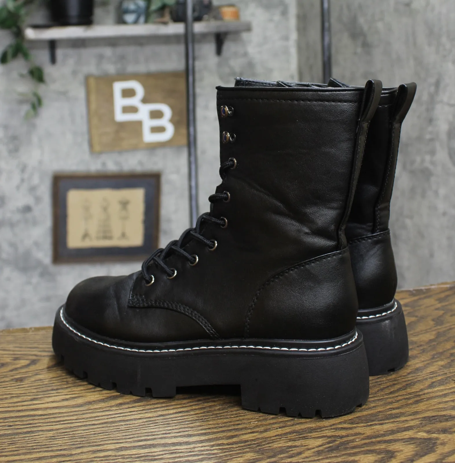 Wild Fable Womens Logan Lug Combat Boots with Memory Foam Insole Black 8.5M