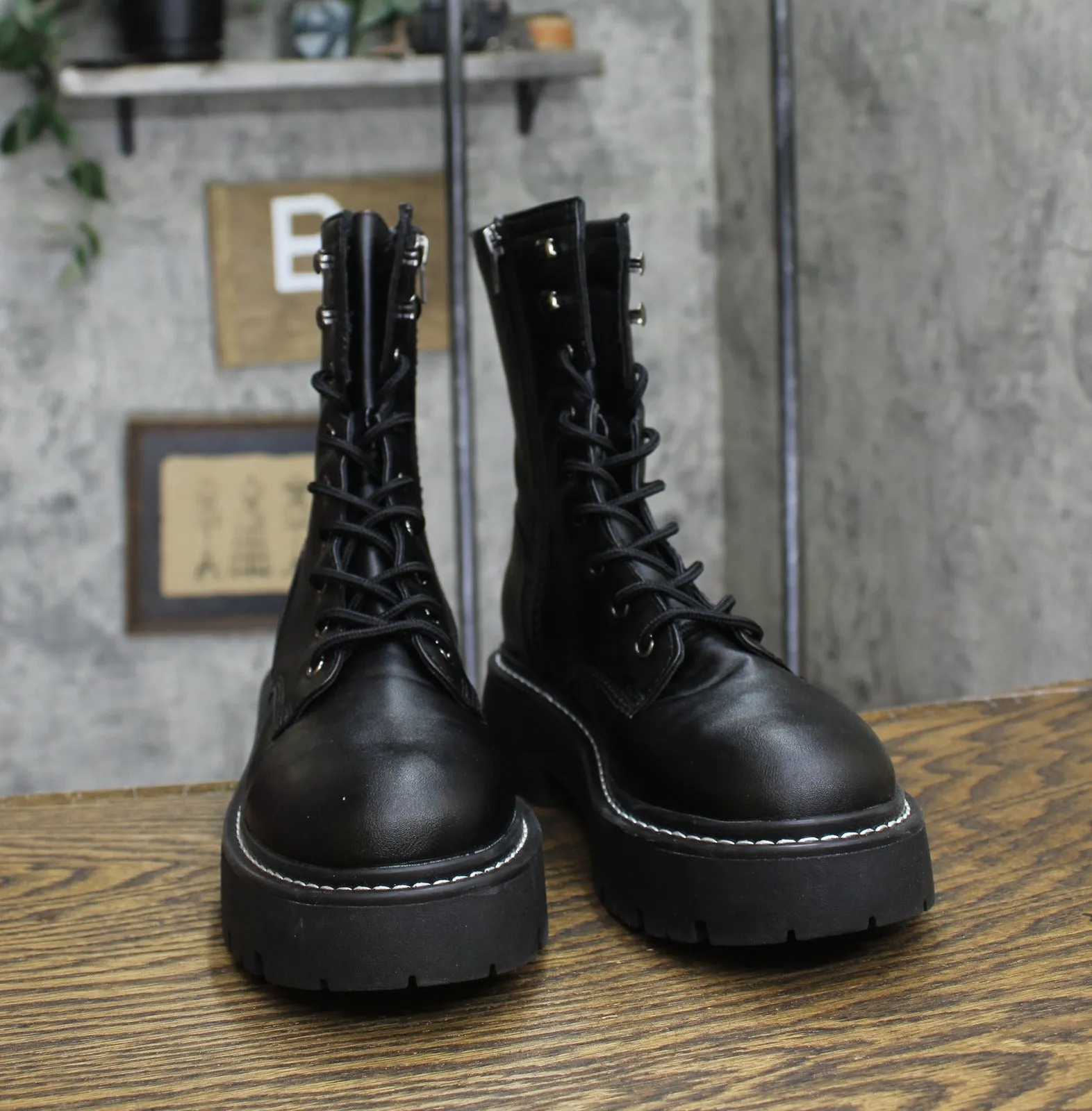 Wild Fable Womens Logan Lug Combat Boots with Memory Foam Insole Black 8.5M