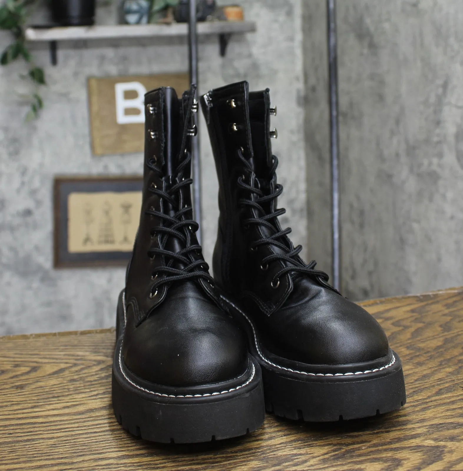 Wild Fable Womens Logan Lug Combat Boots with Memory Foam Insole Black 8.5M