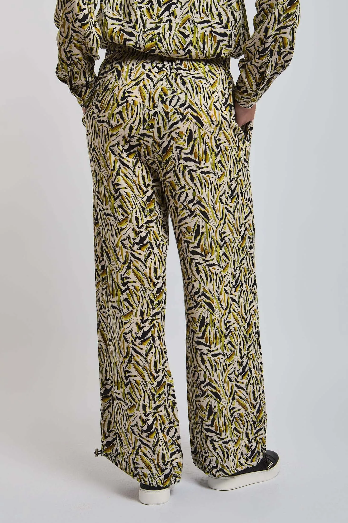 Women Pant Camo Printed Jogger Multicolor