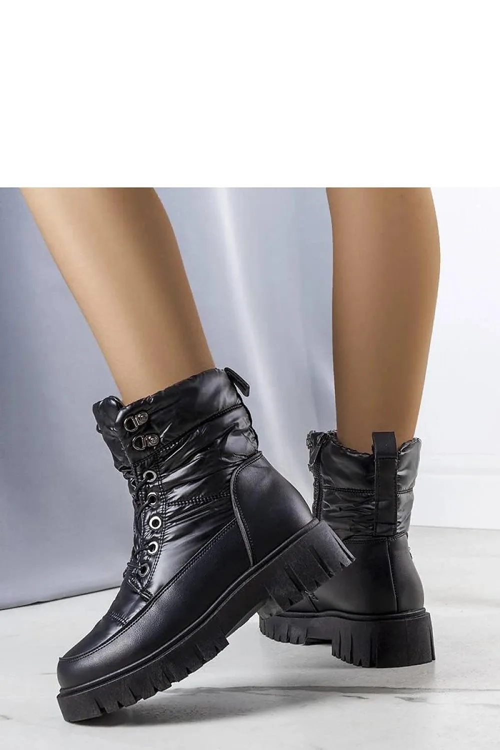 Women's black snow boots