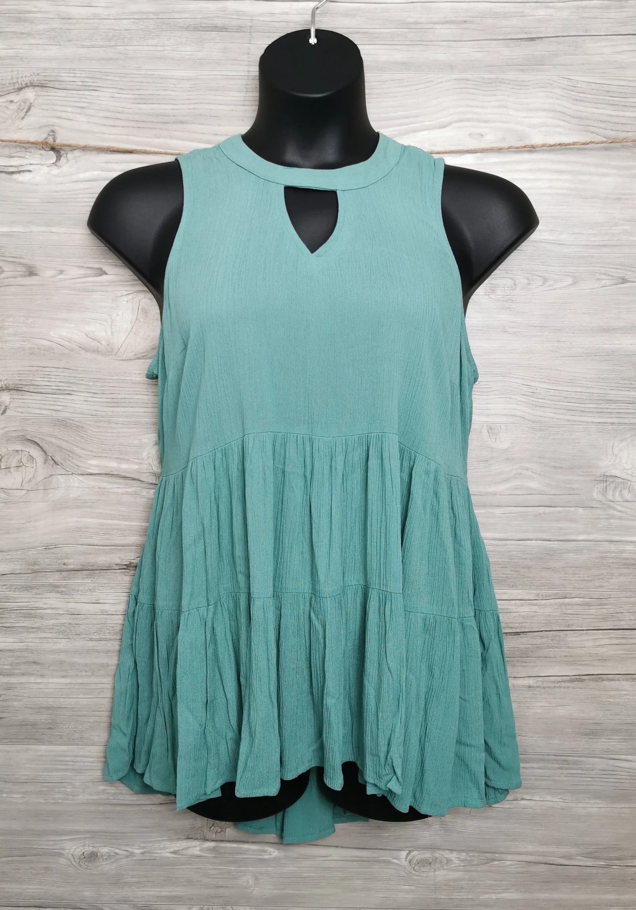 WOMENS SIZE 0 (12) - TORRID, Soft Green, Sleeveless Dress Top EUC B33